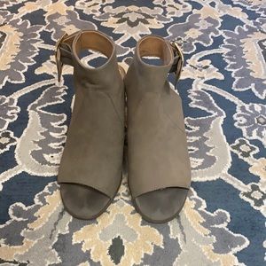 Vionic Heels - Size 6